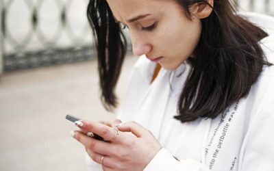 Franța: Legea anti-social media pentru minori, blocată. Explicații șoc