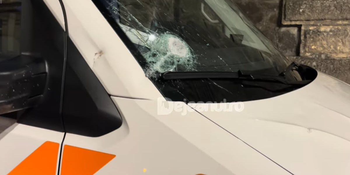 Ambulanță atacată în Cluj: „Ne omorau dacă ne blocau!”