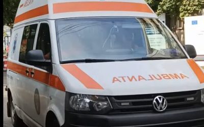Cluj: Tineri atacă ambulanță cu bâte și pietre. Echipaj rănit