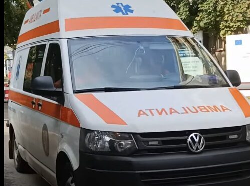 Cluj: Tineri atacă ambulanță cu bâte și pietre. Echipaj rănit