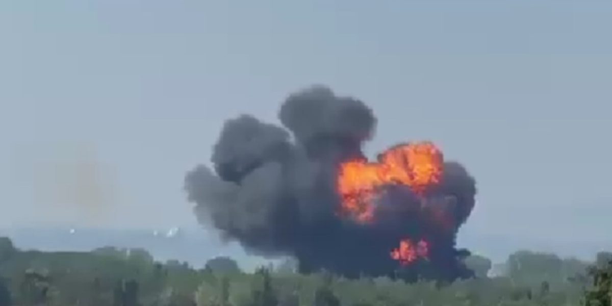 Avion prăbușit: Explozie puternică, fum gros. Anchetă MApN VIDEO