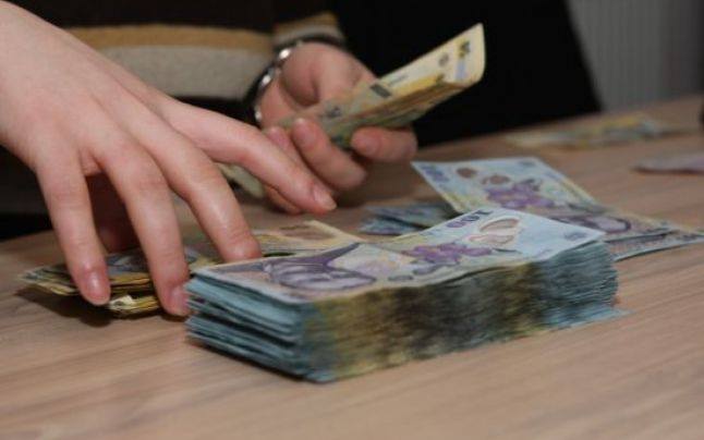 Pilonul 2: 8 milioane de români vizați, 350.000 au retras bani