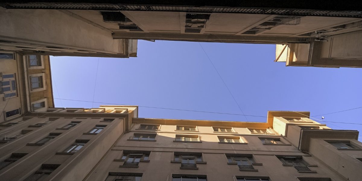 București: De la cartofi aruncați la internet ieftin, BBC dezvăluie anii ’90-’00