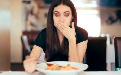 Semne la stomac: 7 semne banale ce pot ascunde cancer