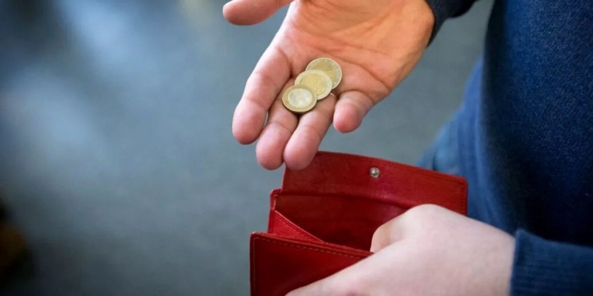 România: Viața fără copii costă scump. Comparație cu Spania