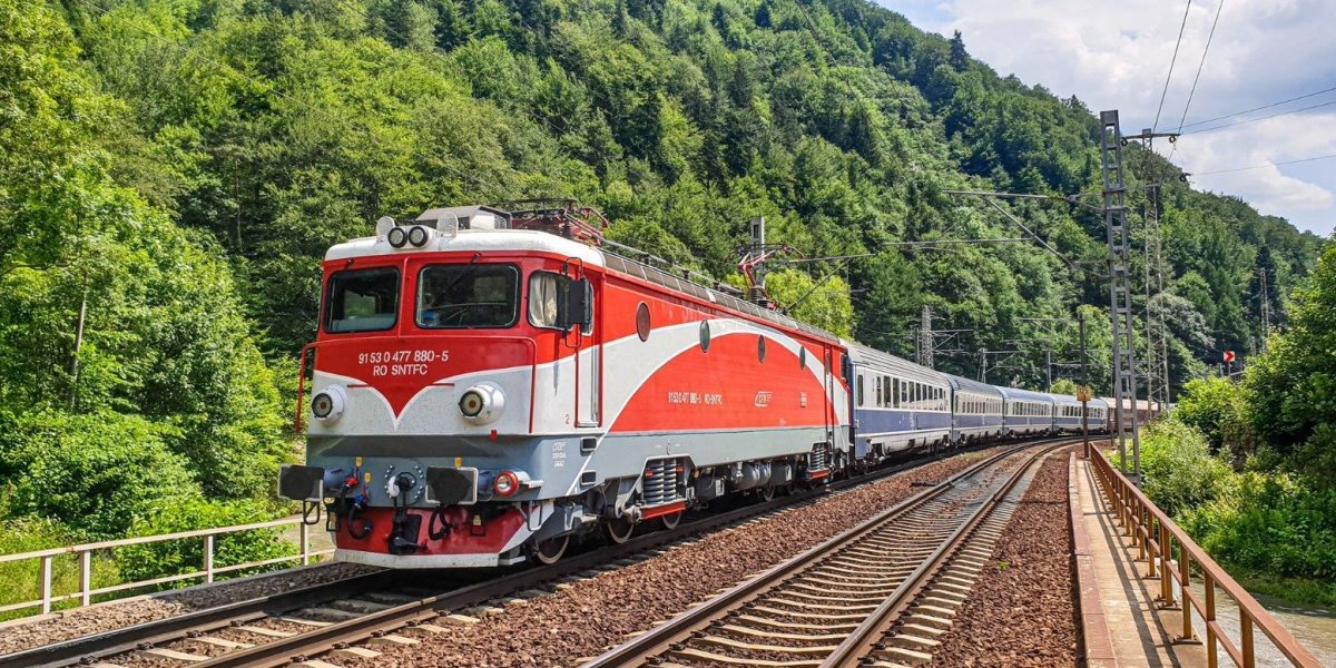 Trenuri vechi pe linie nouă: Milioane PNRR, în pericol la Cluj-Oradea