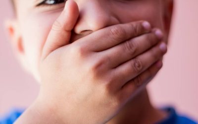 De ce mint copiii? Psihologii explică, părinții află cum reacționează