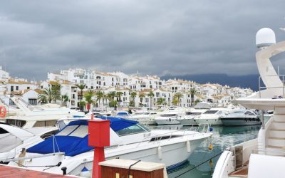Români, milionari și viața în orașul spaniol de lux