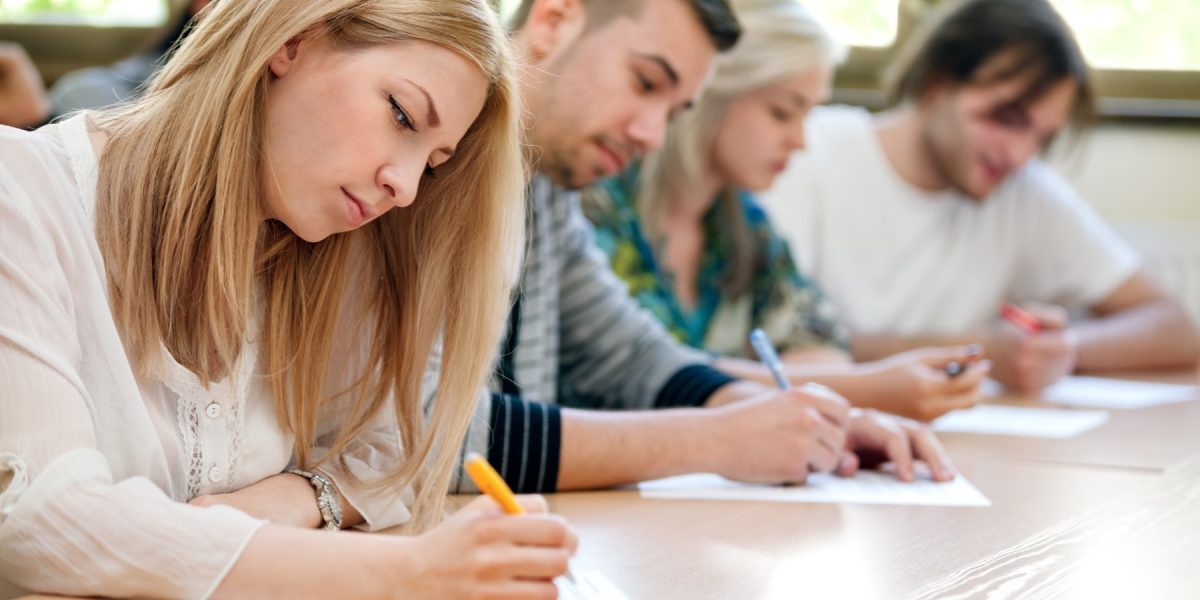 Bacalaureat toamnă: Încep probele scrise la examen
