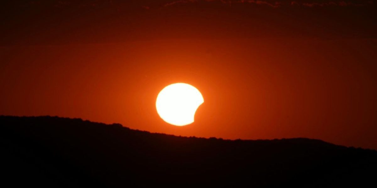 Eclipsa de Soare din România: Imagini uimitoare din nord-vest