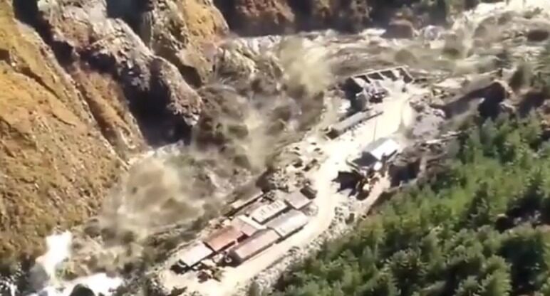 Nepal/Tibet: Viitură devastatoare, 8 morți, 400 turiști dispăruți