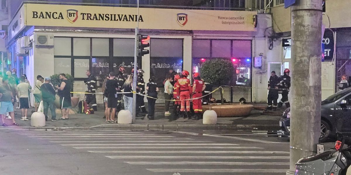 Incendiu violent în București: 20 de locatari fug din bloc