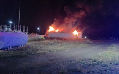 Incendiu la hală baterii în Stâlpu, Buzău