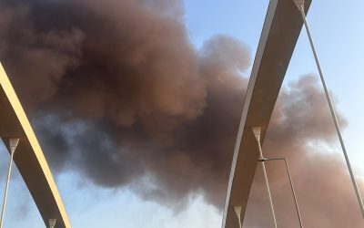 Incendiu major în Lumina: Fum dens și gaze, evitati zona