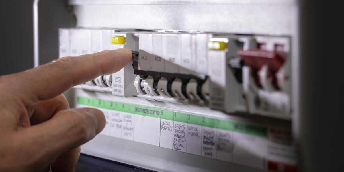 Transelectrica poate limita consumul marilor clienți din deficit