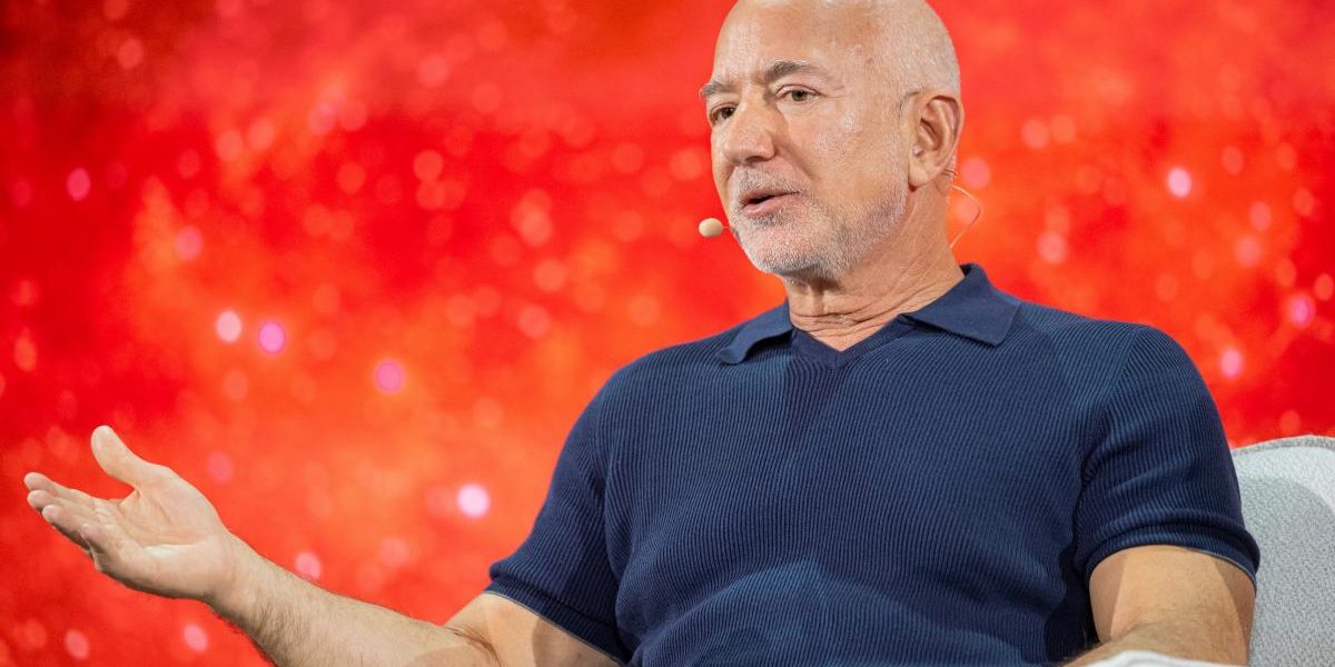 Bezos, tot mai aproape de Liverpool. Tranzacție de 1,55 miliarde de euro