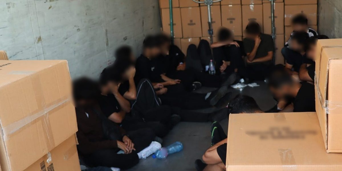 TIR SUPRAaglomerat: 18 migranți, prinși la granița României