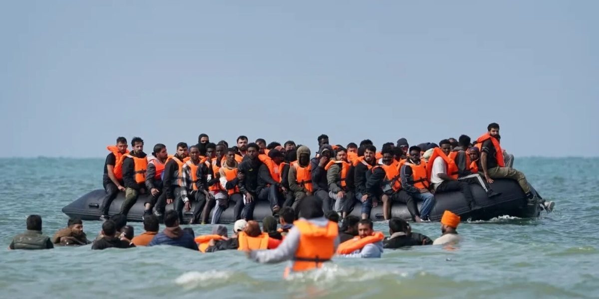 Spania, apoi Marea Britanie: val de 230 de migranți pe Canal