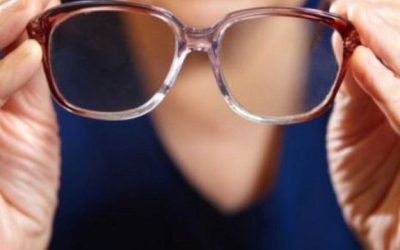 82 de ani, vedere recăpătată cu ajutorul AI. Operație pe muchie de cuțit