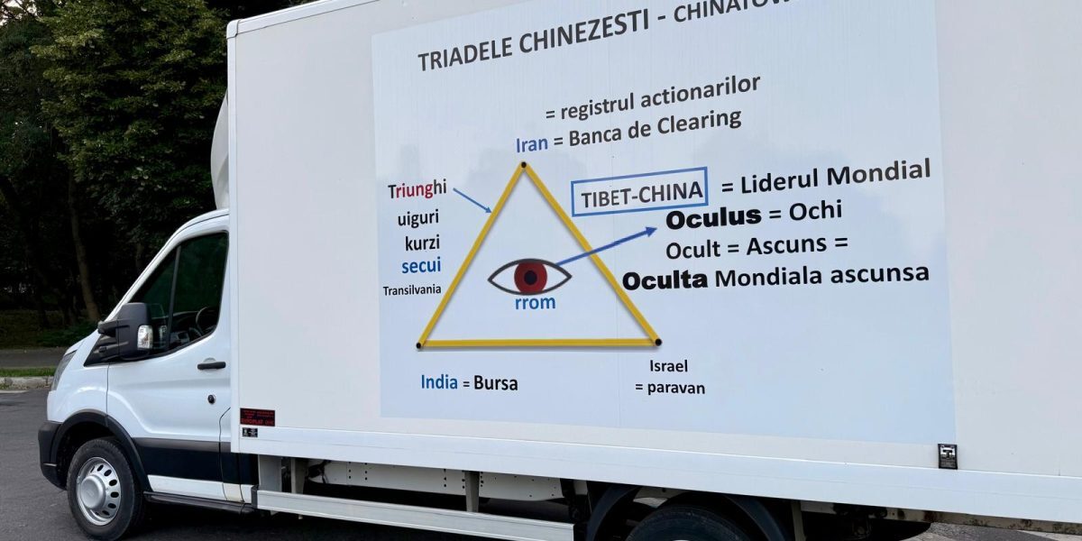 Panouri cu teorii conspiraționiste despre Zelenski și China, în București