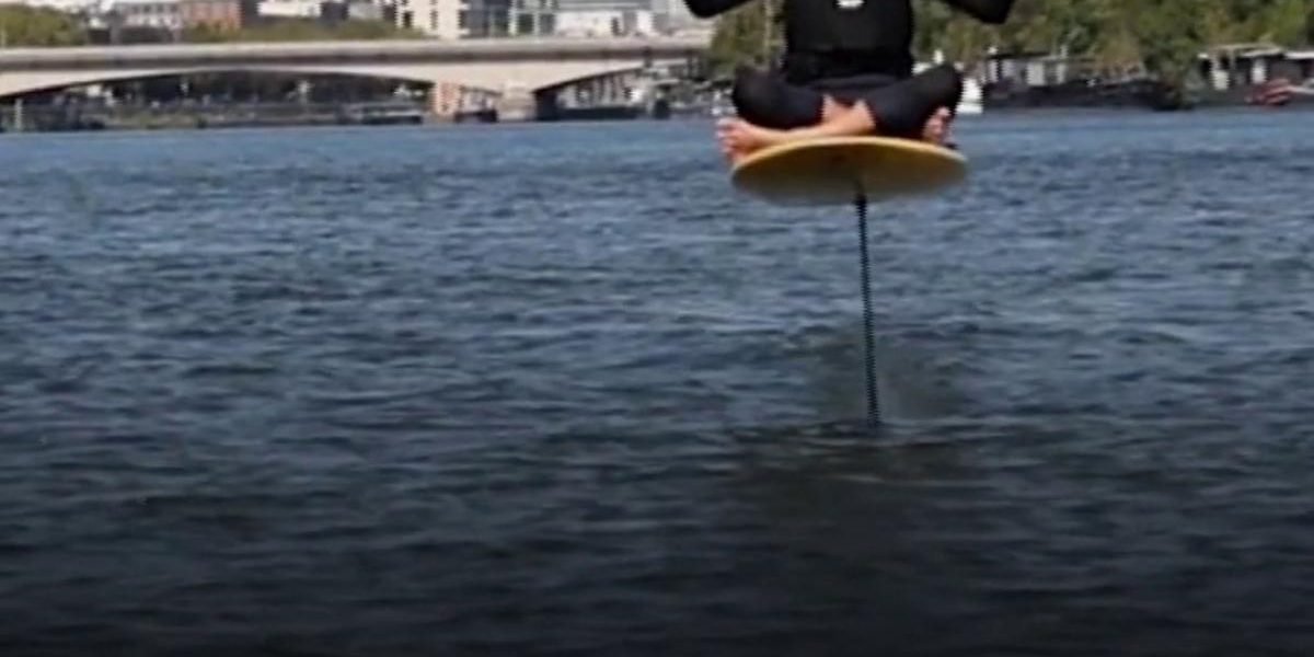 Paris: Noul sport de pe Sena îi face pe oameni să plutească
