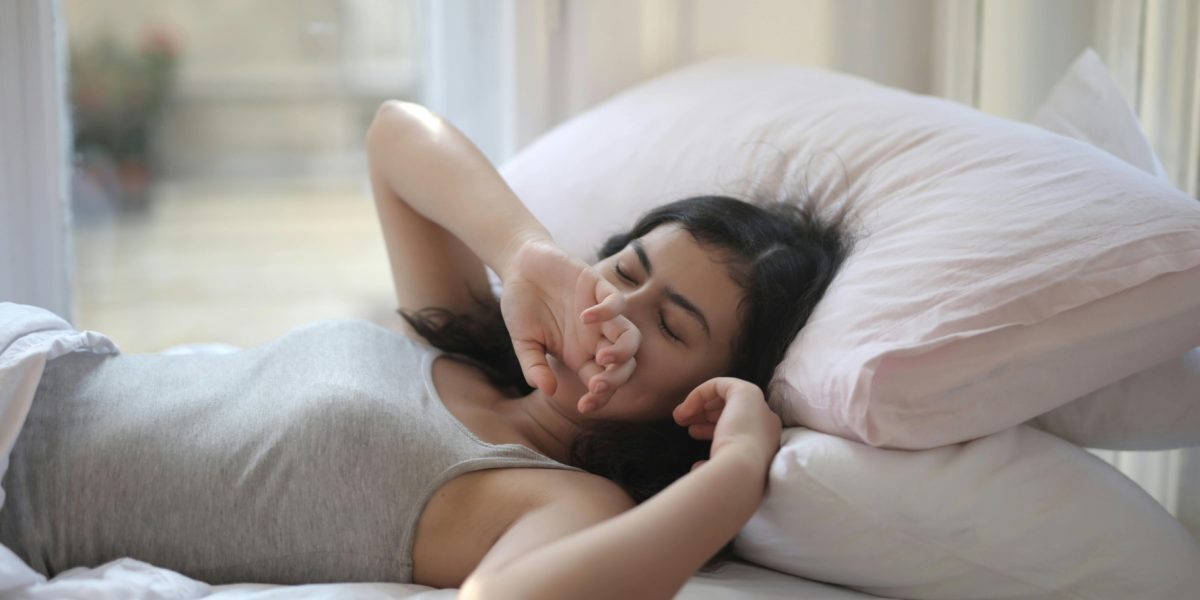 Somnul: cheia succesului școlar și social la adolescenți