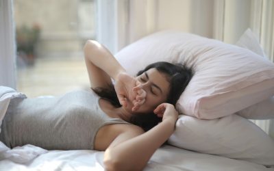 Somnul: cheia succesului școlar și social la adolescenți