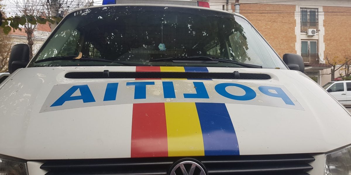 Mașină în flăcări pe DN 7, Dâmbovița. Trafic blocat pe sensul spre Târgoviște