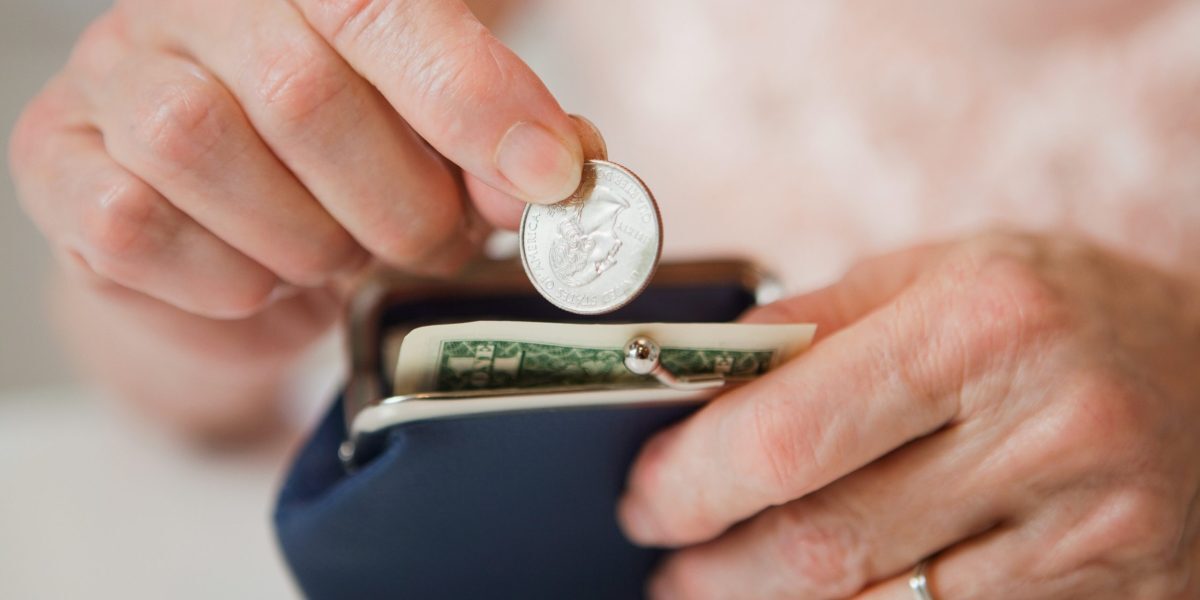 Sărăcia îți distruge creierul. Bani puțini, minte îmbătrânită