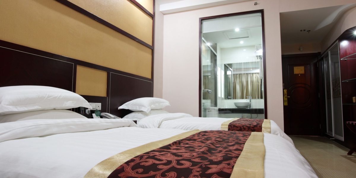 Camere ascunse în hotel? Testul cu degetul dezvăluie adevărul