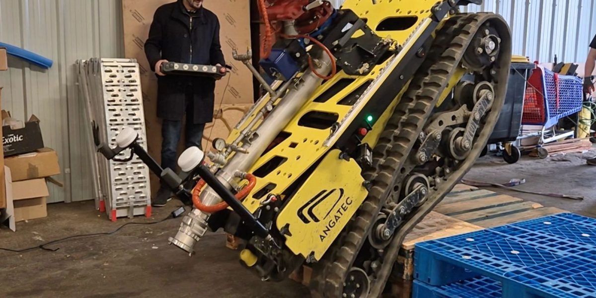 București: Mașinăria-erou care doboară drone, stinge focuri și lucrează-n câmp