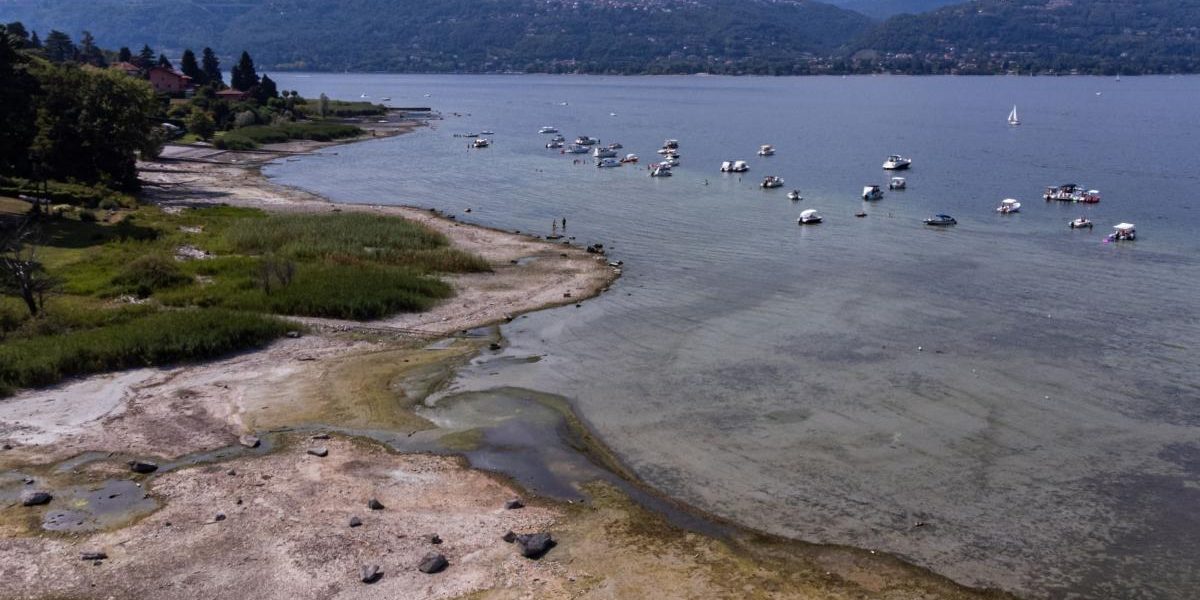 Lacul Maggiore seacă! Apă din Elveția pentru Italia