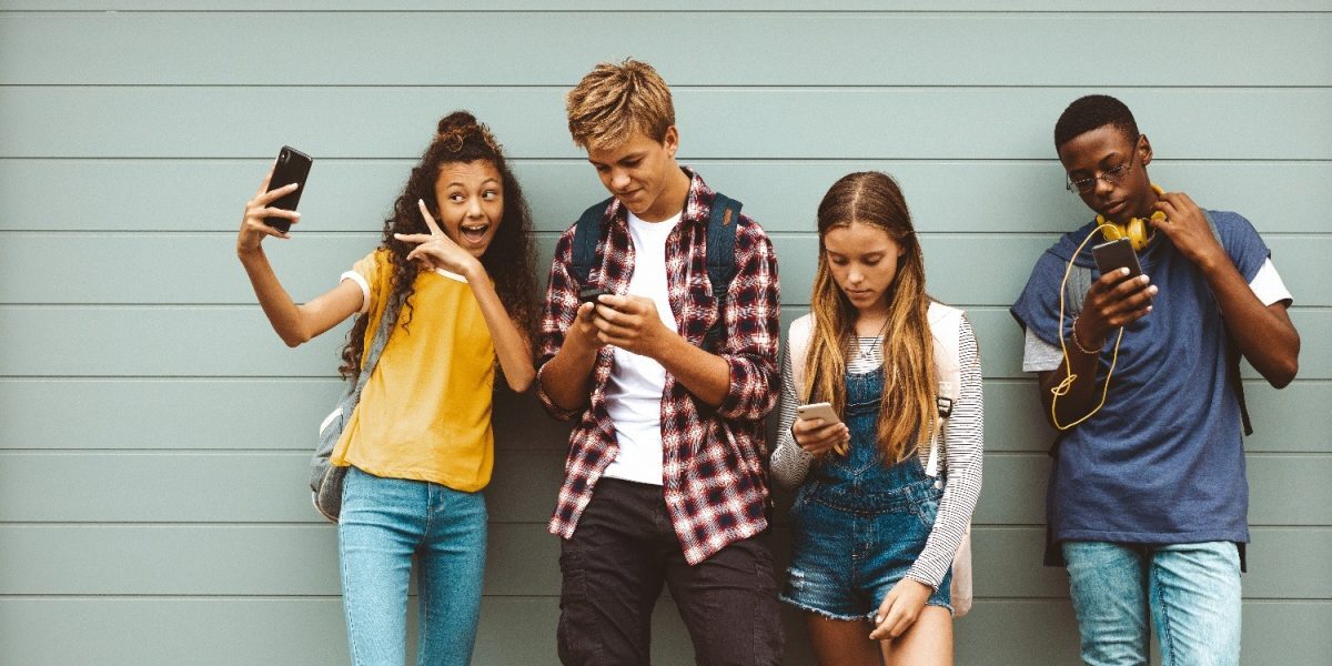 Meta amendată drastic: Facebook și Instagram, restricții pentru adolescenți