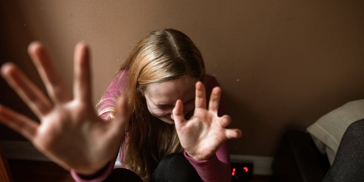 Profesoară bătută de părinți în Dâmbovița. Agresorii, reținuți