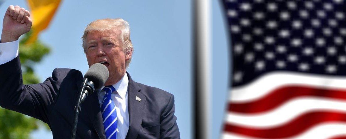 Trump cere Curții Supreme blocarea votului prin corespondență