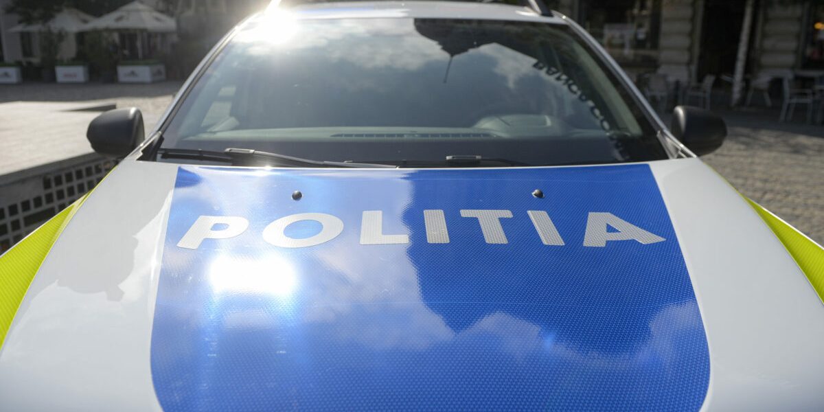 Șofer băut, fără permis, cu doi oameni în portbagaj, prins în Argeș