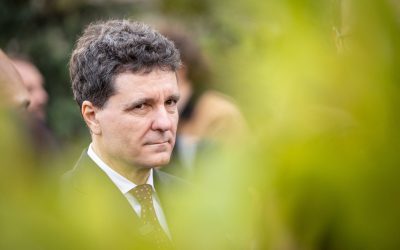 Părinți vs. profesori: Cine știe mai bine educația copiilor