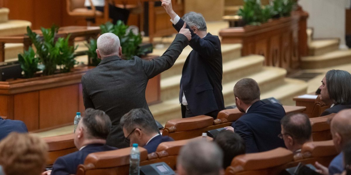 Grindeanu vrea demisie, Mureșan refuză: „La vot în Parlament”
