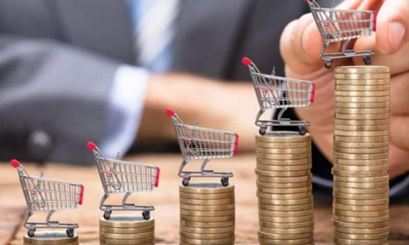 România, singura economie ECE în recesiune 2026: Farmaceuticele trag, retailul suferă