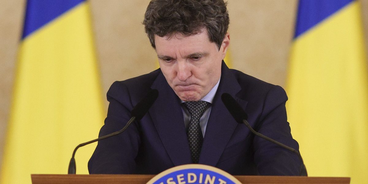 Nicușor Dan, gest viral în Ucraina. Șosetele, lângă Zelenski