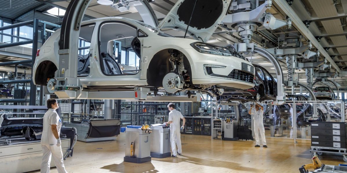 Volkswagen, criză adâncă: profitul scade, costurile cresc