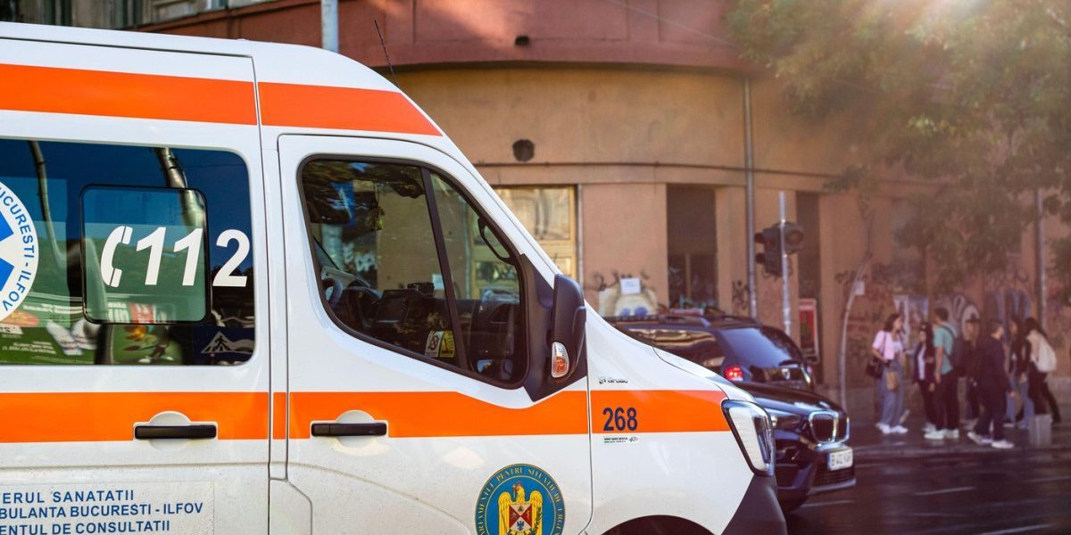 Ambulanțe fără bani în 17 județe. Lider sindical: „Încercăm să-l convingem pe Iohannis”