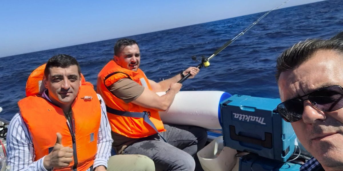 Simion și Dungaciu, pescuit cu călugări de la Athos: „Mai întăriți pentru ce va urma”
