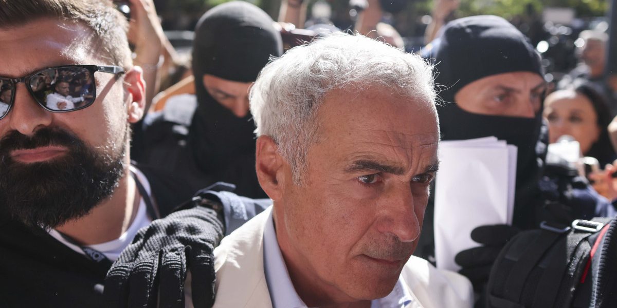 CĂLIN GEORGESCU: Azi la judecători, decizie arest preventiv