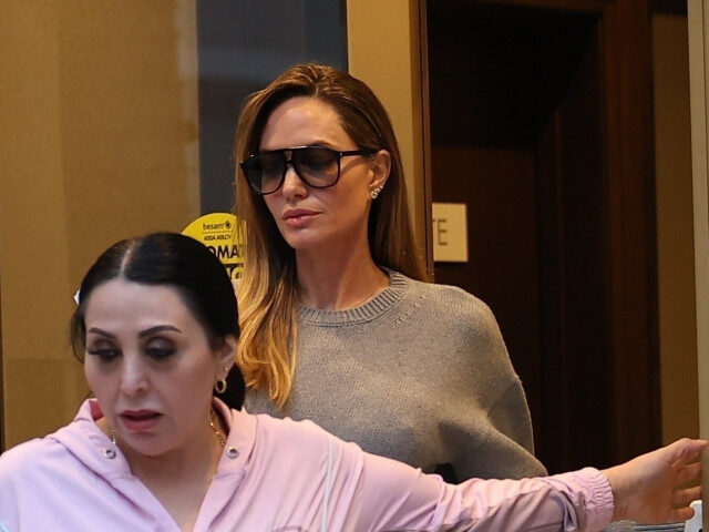 Jolie l-a luat prin surprindere pe Trump. Ce i-a spus?