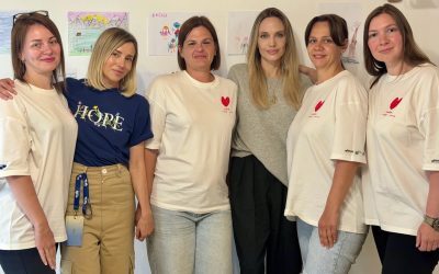 Jolie, gest șocant în Ucraina: Vizită lângă front cu fiul ei