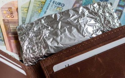 Bani în folie de aluminiu? Secretul păstrării bancnotelor