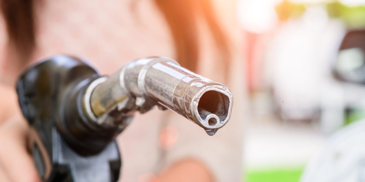 Motorina explodează: Prețuri șoc la carburanți și băuturi românești
