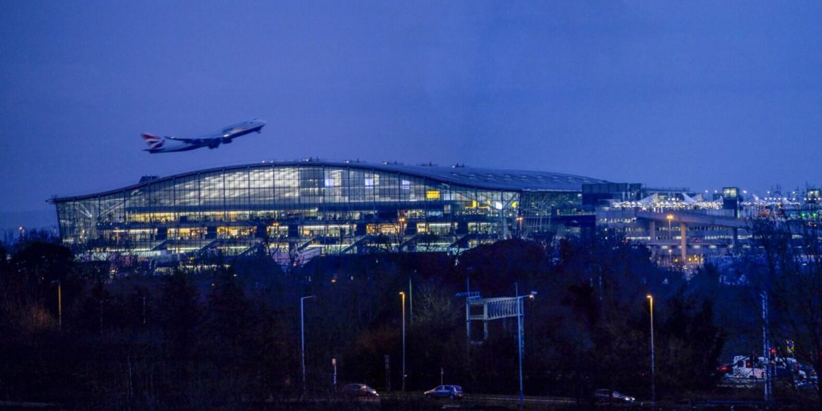 Incendiu la Heathrow: Aeroportul Londrei blocat, haos în transport