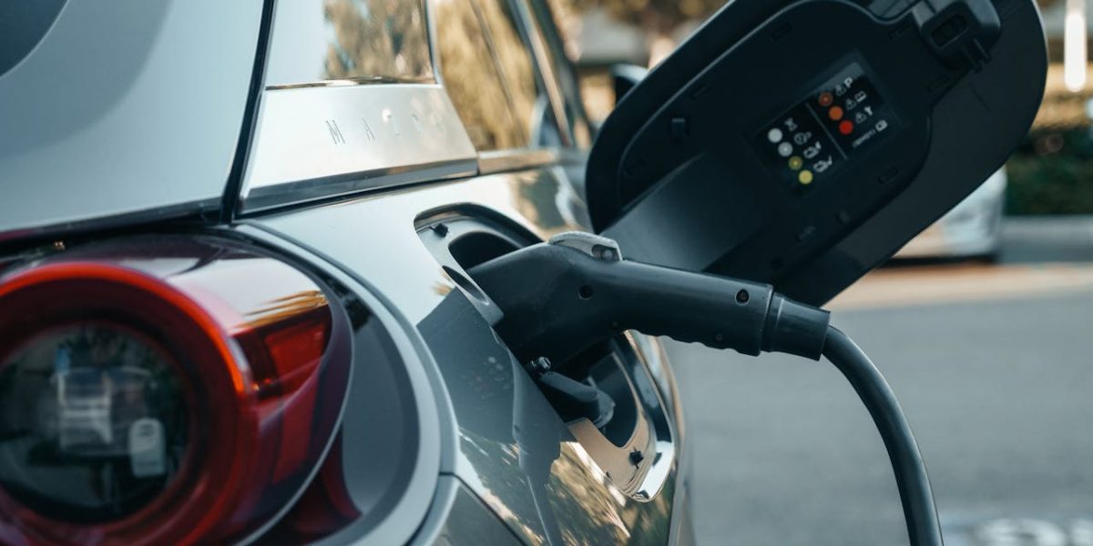 Mașină electrică: Ghid complet stații de încărcare